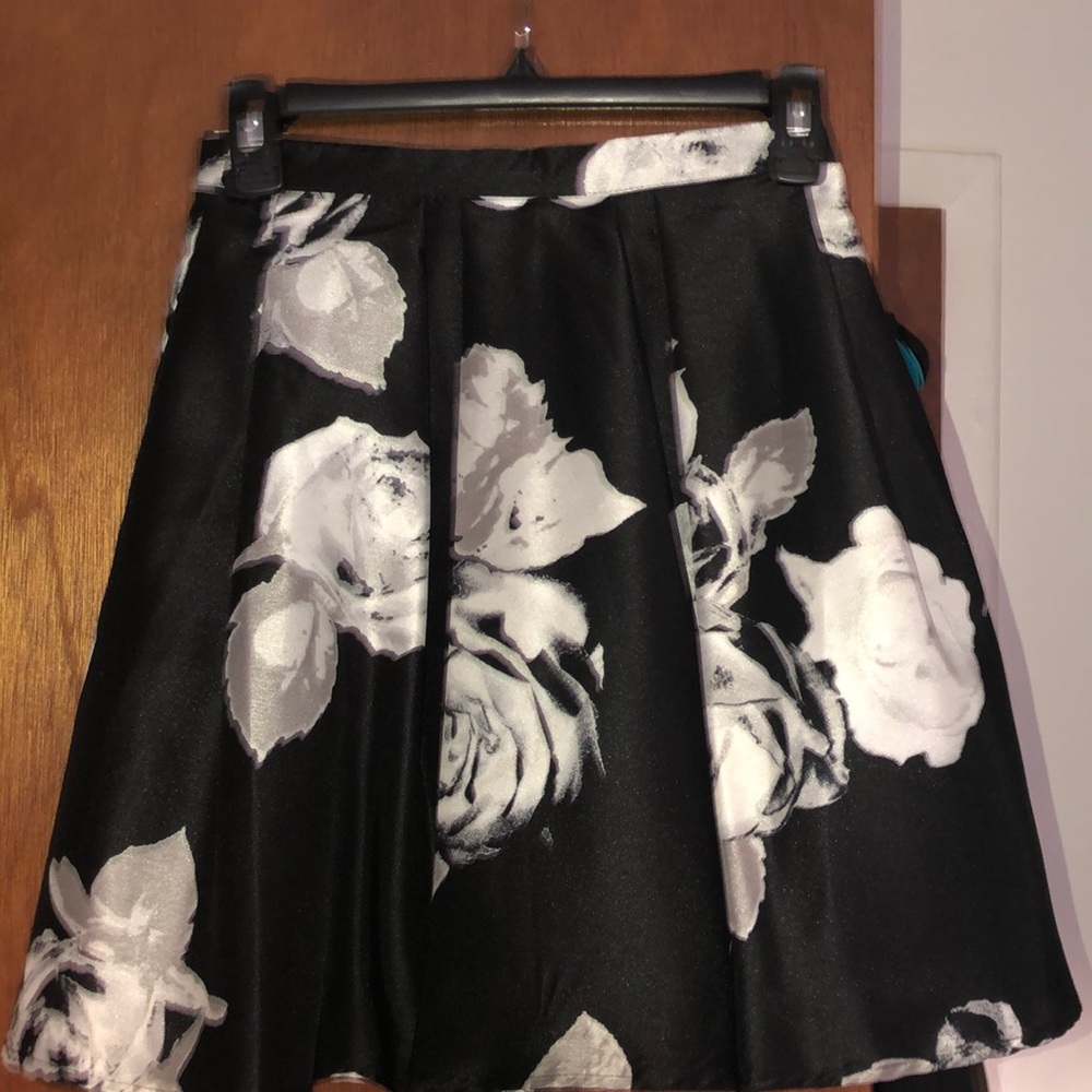 Two piece set - Picture 2 of 3